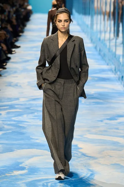 Look 49